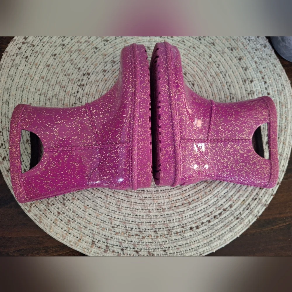 Ugg Kids Glitter Pink Rain Boot Size 7.
